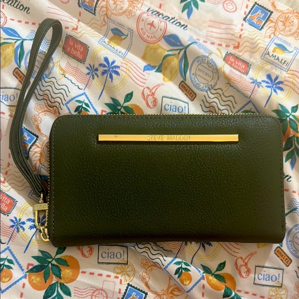 Steve Madden Green Wristlet Wallet
